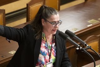 Fialova vláda a 4,2 miliardy na marketing? Lež, ze které je trapno